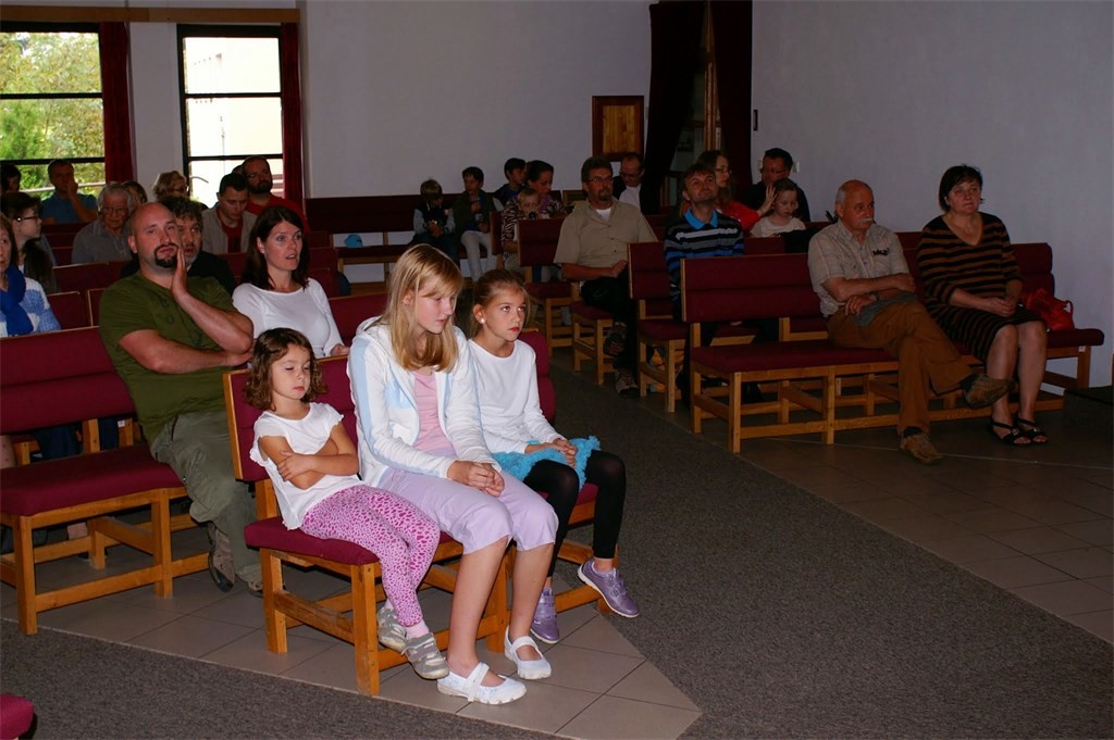 Křestní shromáždění.jpg
