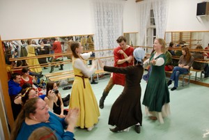 Zapomenuté tance ve stínu středověku