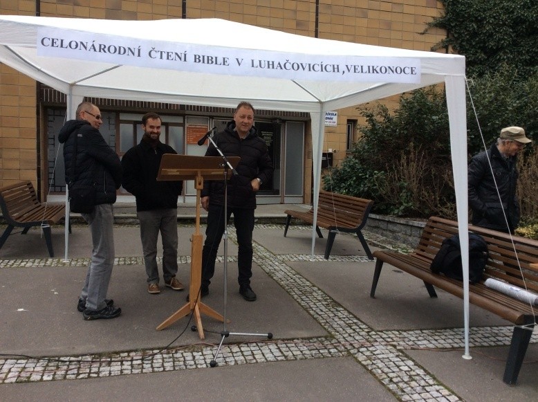 Celonárodní čtení Bible v Luhačovicích