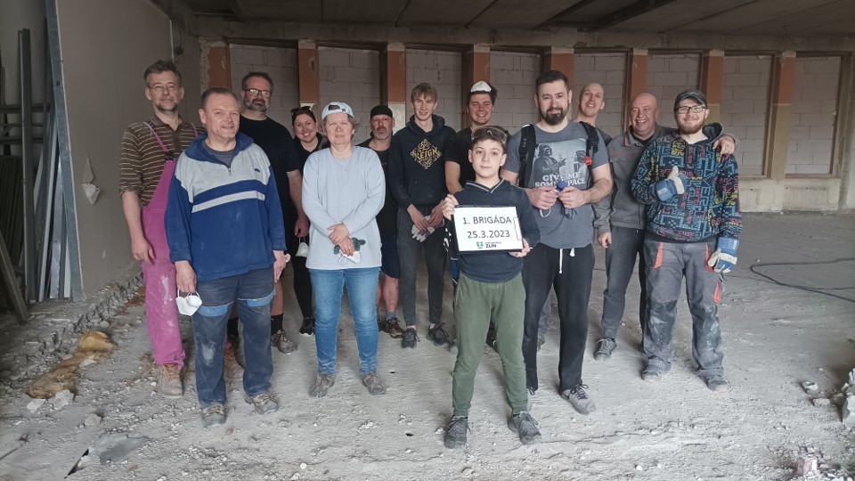 Brigády a průběh rekonstrukce
