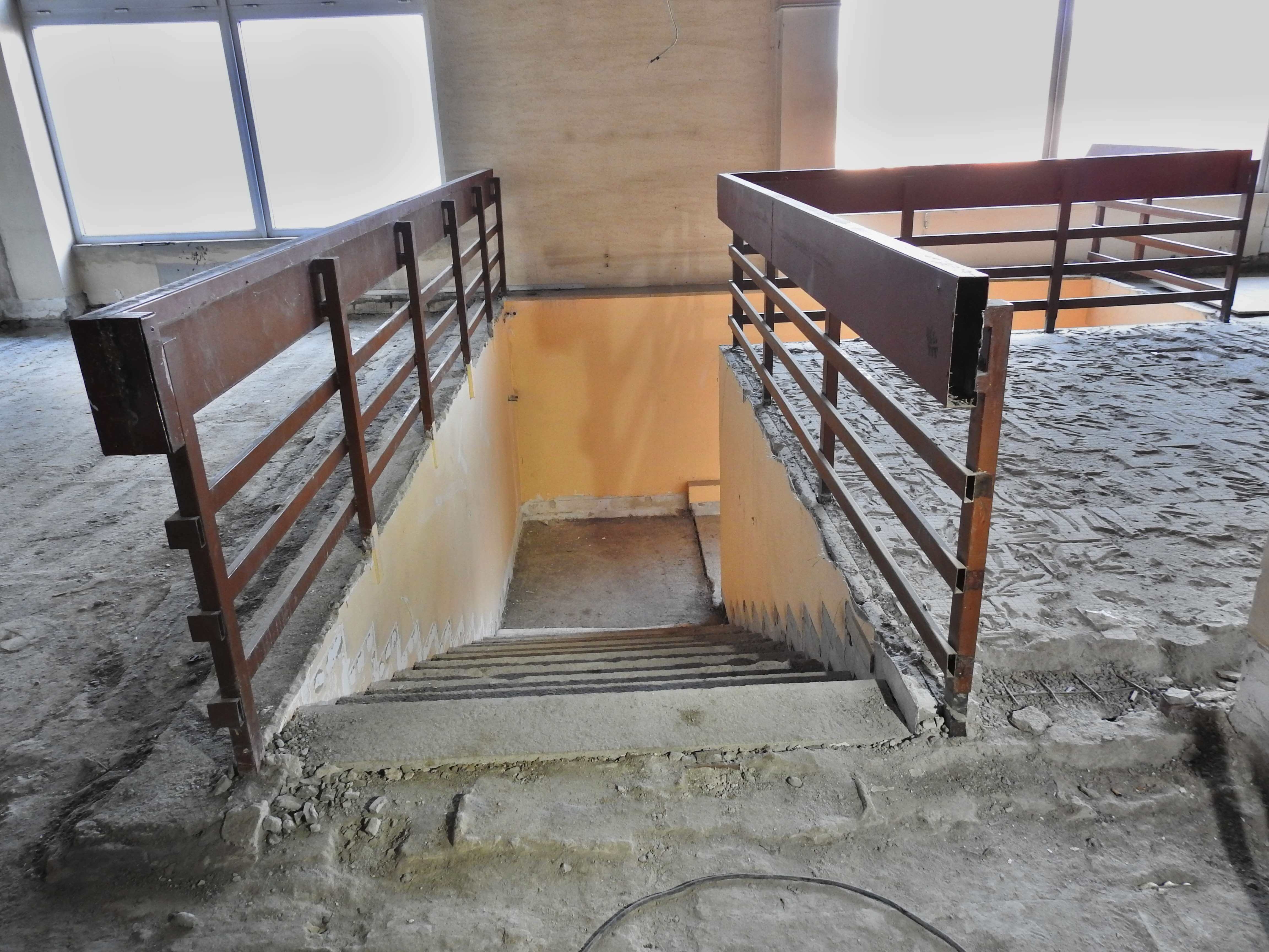 026 Schodiště zvrchu.jpg